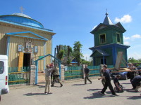 Вход в Свято-Троицкий храм в Ореховске