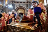 Видео: Закон Божий. Почитание святых мощей