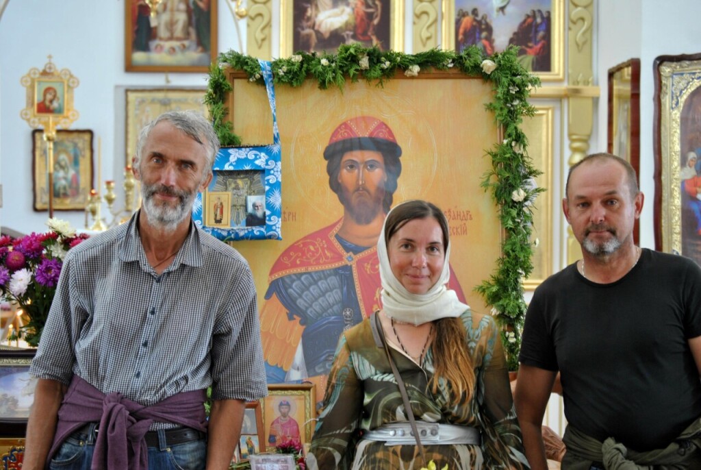 Сергий, Лидия и Виталий - крестоходцы, которые встречали свой день рождения в крестном ходу