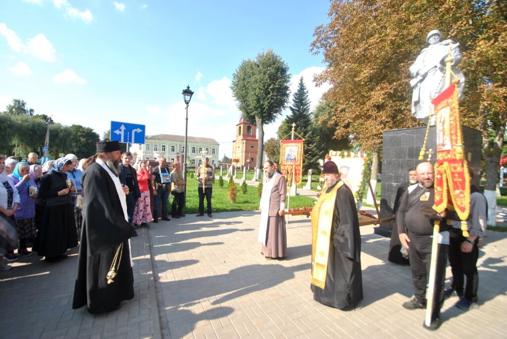 Остановка в Мстиславле для молитвы о погибших воинах