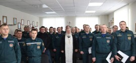 Благочинный Чаусского района поздравил сотрудников МЧС с Крещением Господним и Днем спасателя