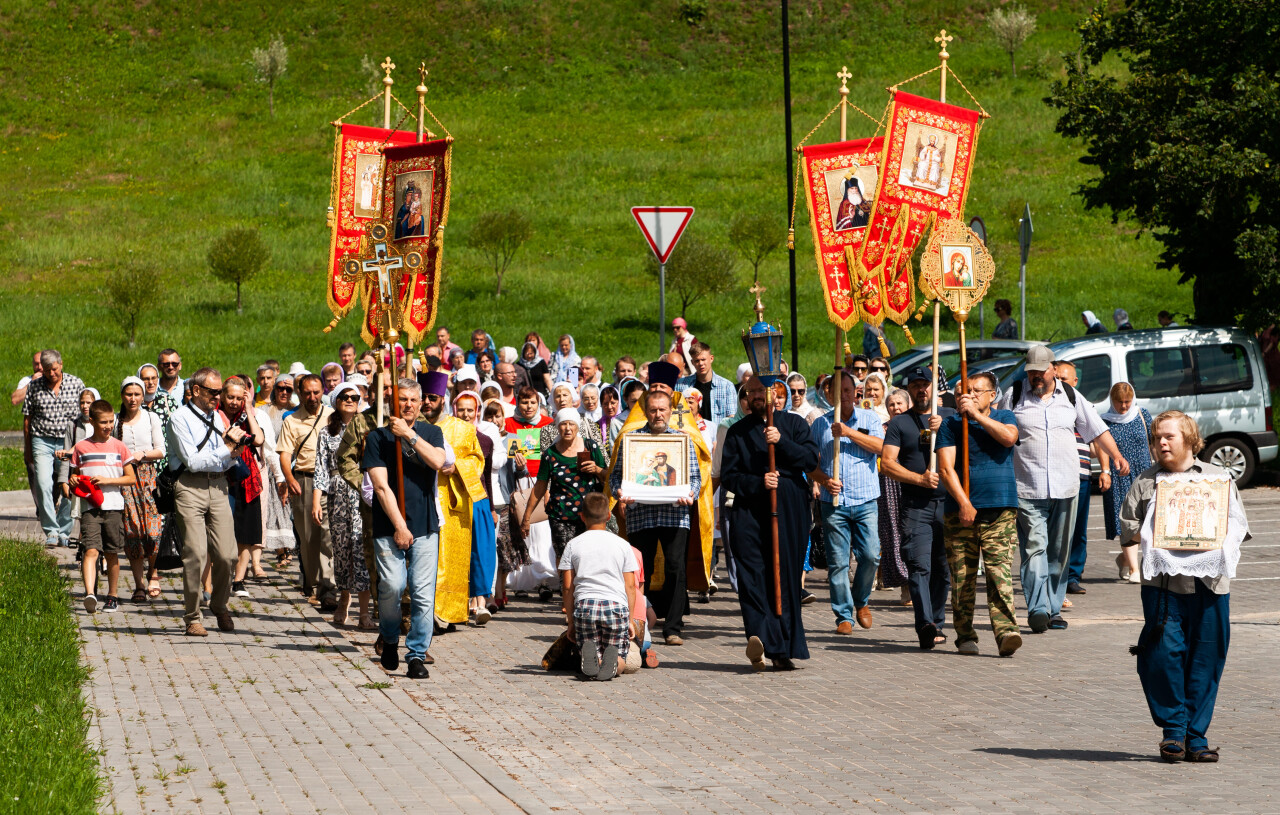 В поддержку семейных ценностей в Могилеве состоялись крестный ход и  праздник «Счастье в семье»