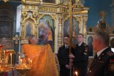 В Крестовоздвиженском соборе освятили крест для часовни в институте МВД