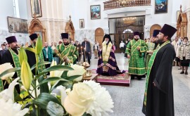 Служение архиепископа Софрония в канун праздника Пятидесятницы