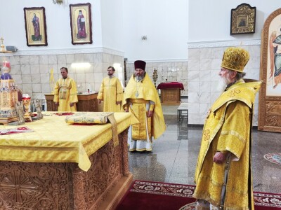 В Неделю 6-ю по Пятидесятнице, день памяти  Апостолов Петра и Павла, владыка Софроний  совершил Литургию в Спасо-Преображенском соборе г.Могилева