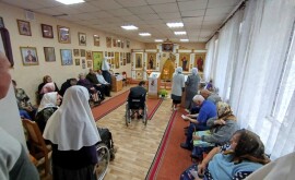 В домовом храме Рестянского интерната для инвалидов и престарелых совершили Литургию