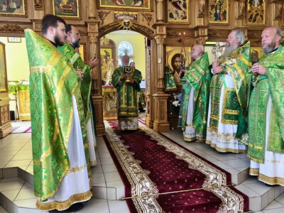 Владыка Софроний возглавил престольный праздник храма прп.Серафима Саровского