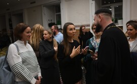В Москве участники просветительского проекта «ПроСмыслы» встретились со священником Могилевской епархии