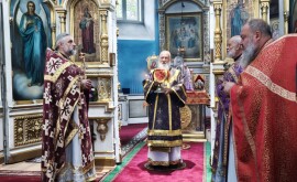 27 сентября архиепископ Софроний возглавил престольный праздник в Крестовоздвиженском соборе г.Могилева