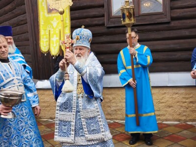 Архиепископ Софроний совершил Литургию в храме святых и праведных Богоотец Иоакима и Анны